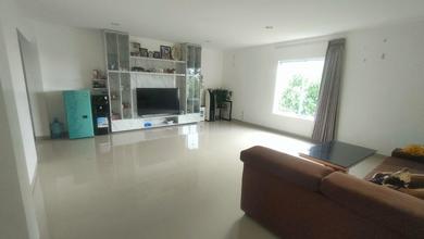Penawaran Langka, rumah Prestisius di Green Lake City, Jakarta Barat, LB 360m²