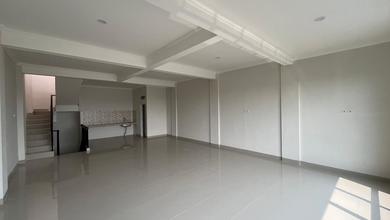 Ruko 3 lantai luas tanah 84m² posisi hook di jl. raya Poris Indah Tangerang