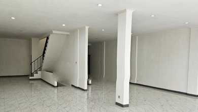 Ruko 2 gandeng 3,5 lantai siap huni luas tanah 136m² full renov di jl. Jembatan 3 raya kec. Penjaringan Jak-Ut