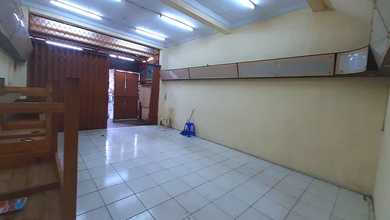 Ruko 3 lantai siap huni luas tanah 57m² di Jl. raya Menceng kec. Kalideres Jak Bar