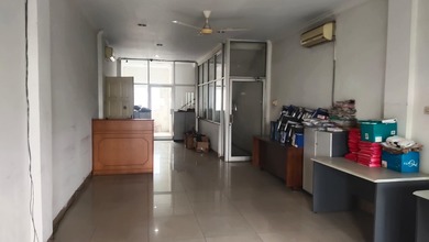 Ruko 2 gandeng 3,5 lantai siap huni luas tanah 271m² di jl. Tubagus Angke Pesing kec. Grogol Jak-Bar