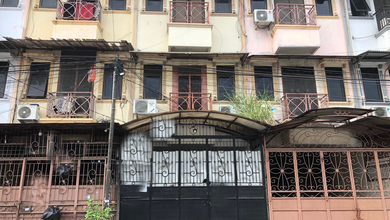 Rumah Dijual di Jelambar, Jakarta Barat, LB 200m², Harga Kompetitif!