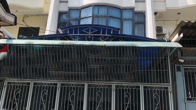 Kesempatan Eksklusif, rumah Mewah di Jelambar, Jakarta Barat, LB 360m²