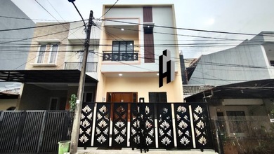 Penawaran Eksklusif, rumah Prestisius di Kelapa Gading, Jakarta Utara, LB 220m²