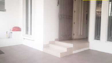 Rumah Mewah di Kawasan Puri Indah, Jakarta Barat, LB 150m², Harga 3,6 Miliar