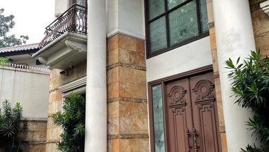 Kesempatan Langka, rumah Mewah di Sektor 7-Bintaro, Tangerang Selatan, LB 550m²