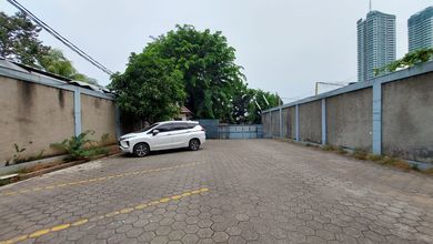 Gedung Kantor Di Puri Indah, 915 M2, Parkir Luas, Strategis, Dekat Pintu Tol