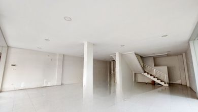 Dijual Ruko Besar Siap Pakai Menghadap Jalan Besar