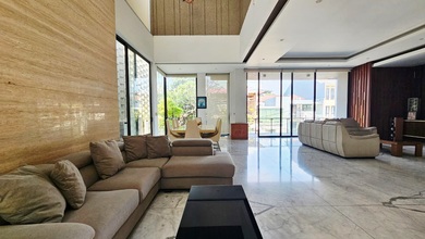 Rumah Siap Huni di Pantai Mutiara, Jakarta Utara, LT 325m², Harga 700 Juta /tahun