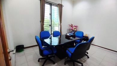 Ruko Daan Mogot, Murah, 5 Lantai, Rapi, Hadap Selatan, Dekat Tol, Siap Pakai