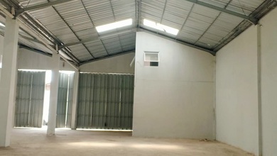 Gudang Gandeng Jurumudi, Murah, 600 M2, Plong Rapi, Office 2, Container 40 Ft, Strategis, Siap Pakai