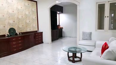 Rumah Sewa Nyaman Lokasi Puri Indah, Jakarta Barat, LB 220m²