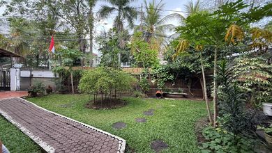 Rumah Mewah di Tanjung Duren Utara, Jakarta Barat, 4 KT, LT 293m²