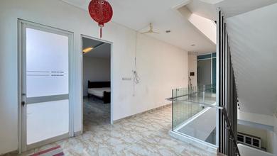 Rumah Sewa Nyaman Lokasi Green Ville, Jakarta Barat, LB 310m²