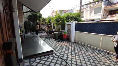 Rumah modern dengan Lahan 220 m2 di Tanjung Duren Selatan, Jakarta Barat