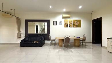 Dikontrakkan Rumah Terjangkau di Tanjung Duren, Jakarta Barat, LT 300m²