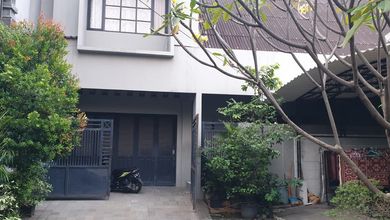 Rumah Mewah di Taman Royal, Tangerang, 5 KT, LT 212m²