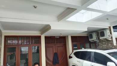 Dikontrakkan Rumah Murah di Pondok Indah, Jakarta Selatan, LT 140m²