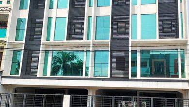 Gedung Baru Jatinegara 4 Lantai 382m² Dua Muka Hdp Utara Selatan