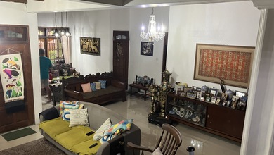 Rumah Prestisius di Kawasan Mampang Prapatan, Jakarta Selatan, LB 170m², Harga 8 Miliar