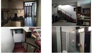 Rumah Mewah di Mampang, Jakarta Selatan, 5 Kamar Tidur, LT 160m²