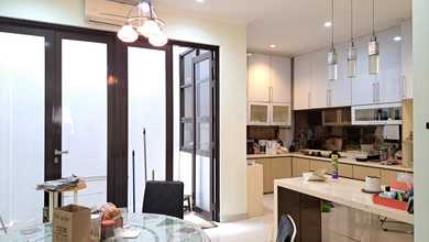 Hunian Elegan di Tomang, Jakarta Barat, 4 Kamar Tidur, LT 108m²