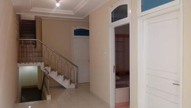 Promo Rumah di Kemanggisan, Jakarta Barat, LB 175m², Harga 2,5 Miliar