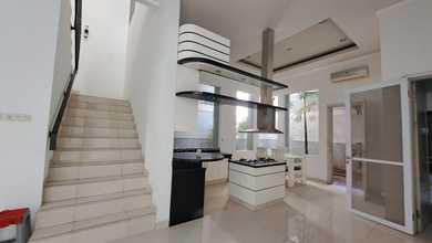 Penawaran Eksklusif, rumah Mewah di Tomang, Jakarta Barat, LB 200m²