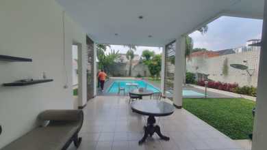 Rumah Area Premium Mampang, Jakarta Selatan - Harga Menarik 28 Miliar