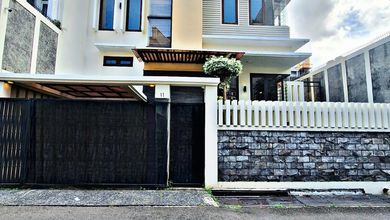 Rumah Prestisius di Kawasan Pulo Gadung, Jakarta Timur, LB 220m², Harga 5,3 Miliar