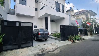 Dijual rumah Mewah di Pulo Gadung, Jakarta Timur - LT 163m²