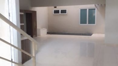 Kontrakan Murah di Pondok Indah, Jakarta Selatan, 5 KT, Harga 230 Juta /tahun