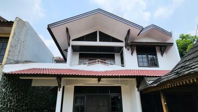 Rumah Area Premium Kebayoran Lama, Jakarta Selatan - Harga Menarik 6,5 Miliar