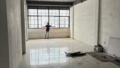 Disewakan Ruko Tiga Lantai Dekat Pasar Ciputat