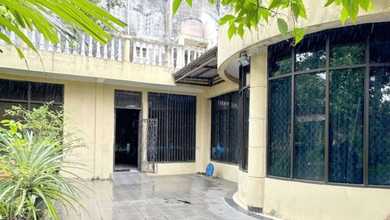 Penawaran Eksklusif, rumah Mewah di Sektor 7-Bintaro, Tangerang Selatan, LB 200m²