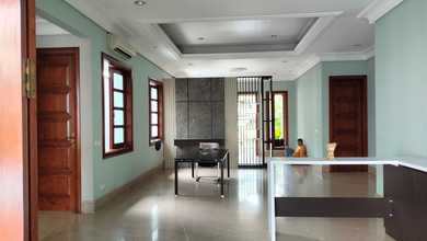 Penawaran Eksklusif, rumah Prestisius di Menteng, Jakarta Pusat, LB 400m²