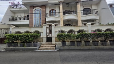 Rumah Elegan di Muara Karang, Jakarta Utara, 4 KT, LT 360m²