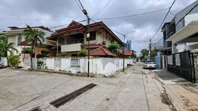 Rumah Mewah di Kawasan Kelapa Gading, Jakarta Utara, LB 312m², Harga 7,8 Miliar