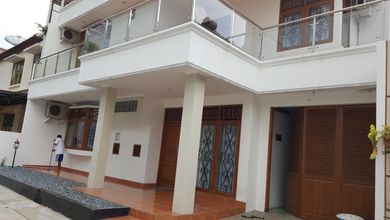Rumah Prestisius di Kawasan Mampang Prapatan, Jakarta Selatan, LB 250m², Harga 5,5 Miliar