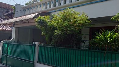 Rumah Elegan di Cempaka Putih, Jakarta Pusat, 4 Kamar Tidur, LT 125m²