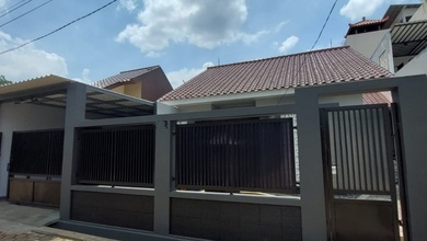 Dijual Rumah Strategis di Jati Asih, Bekasi - LT 250m²