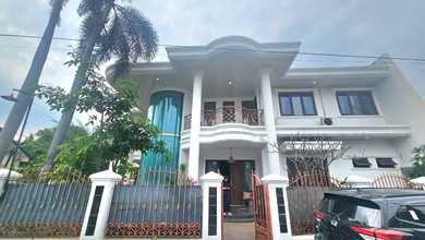 Rumah Elegan di Jatiwaringin, Bekasi, 6 KT, LT 502m²