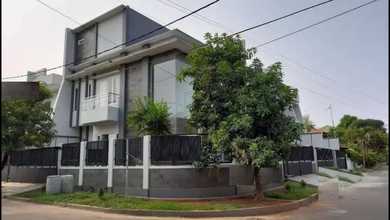 Rumah Mewah di Kawasan Pulomas, Jakarta Timur, LB 300m², Harga 5,9 Miliar