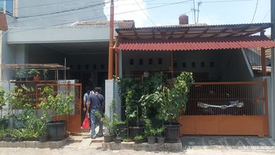 Dijual Rumah Strategis di Summarecon Bekasi, Bekasi - LT 135m²