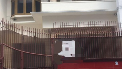 Penawaran Langka, rumah Prestisius di Cempaka Putih, Jakarta Pusat, LB 240m²