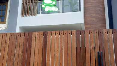 Kesempatan Rumah di Duren Sawit, Jakarta Timur, LB 160m², Harga 2,4 Miliar