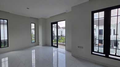 Rumah Sewaan Murah di Summarecon Crown Gading, Bekasi, 5 KT, Harga 110 Juta /tahun
