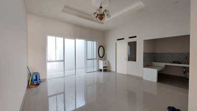 Disewakan Rumah Murah di Harapan Indah, Bekasi, LT 126m²