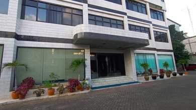 Gedung Di Jalan Raya Gajah Mada Siap Pakai