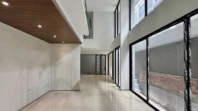 Rumah Area Luxury Simprug, Jakarta Selatan - Harga Terbaik 23,5 Miliar